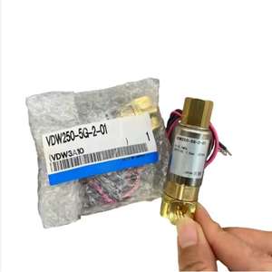 Vanne solénoïde à trois voies d'origine SMC VDW250-5G-2-01 - Product Image 1