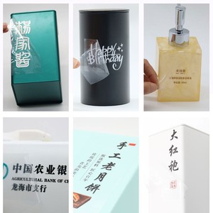 Etiqueta de Cristal Personalizada Yi Ya con Impresión UV y Logotipo Metálico con Estampado en Caliente, Adhesivo Transparente, Etiqueta de Marca Registrada Láser - Product Image 3
