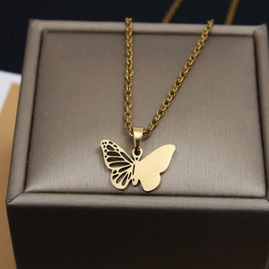 Collana Minimalista Elegante con Ciondolo a Farfalla Vuoto in Acciaio Inossidabile, Charm per Incisione Fai da Te - Product Image 5