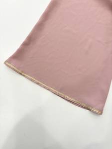 Conjunto de Abaya Dorada Tejida con Abertura Frontal, Ropa Tradicional Modesta para Ramadán, Suministro ODM, Material 100% Poliéter - Product Image 5