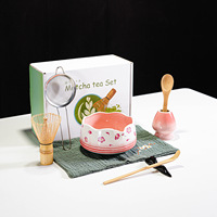 Ensemble de cérémonie du thé matcha japonais traditionnel et écologique comprenant un fouet en bambou, une cuillère à thé, un tamis en céramique et un bol