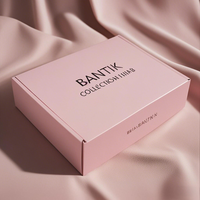 Boîte d'expédition en carton ondulé avec logo personnalisé en relief pour l'emballage de vêtements et de cadeaux, service d'échantillons gratuits, matériaux recyclés