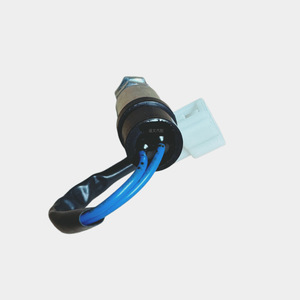 Interruptor de luz de freno universal M10 1.0 de acero para reparación y reemplazo de camiones CA1046 - Product Image 3