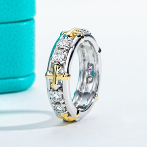 Anello Bicolore Stile Street per Donne, Gioiello da Dito Scintillante e Alla Moda - Product Image 3