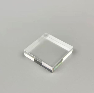 Khối Acrylic một hình khối hình chữ nhật acrylic với cảm giác mờ cao cấp và rõ ràng, có các cạnh và góc riêng biệt. - Product Image 5