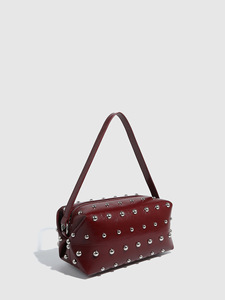 Sac à main élégant pour femme de style vintage, sac à bandoulière en cuir PU tendance avec décoration à rivets, fermeture éclair et motif original Tanjing - Product Image 2