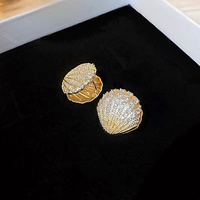 Boucles d'oreilles créoles classiques en laiton plaqué or 14 carats, motif coquillage marin, avec zircon serti griffe, bijoux de fête tendance pour femme