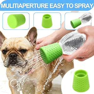 Tête de douche pour animaux de compagnie en silicone 2-en-1 sans BPA, embout universel pour bouteille, buse de pulvérisation pour le bain des chiens, accessoires portables pour animaux de compagnie pour l'extérieur - Product Image 1