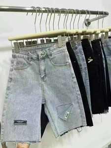 Shorts <span class=keywords><strong>Bermuda</strong></span> Oxford <span class=keywords><strong>Femme</strong></span> Neufs Multi-Styles Vente en Gros Longueur Mi-Mollet Forte Élasticité Broderie Florale Chaque Pièce Individuelle - Product Image 3