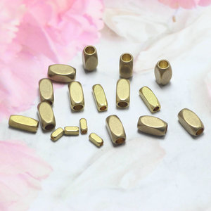 Materiales y accesorios de joyería DIY hechos a mano, muy vendidos: base de cobre, cuerpo liso, cuentas cuadradas largas, cortadas, ensartadas. - Product Image 1