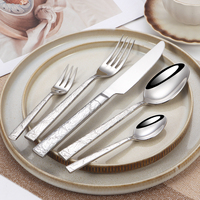 Ensemble de couverts de luxe martelé en acier inoxydable argenté épais de qualité supérieure pour restaurant (couteau, fourchette, cuillère)