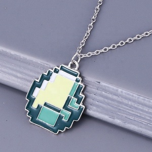 Collar de Plata con Colgante de Diseño Facial de Coolie Verde, Cadena Clásica, Joyería de Moda para Mujer, Ideal para Aniversarios y Ocasiones Especiales - Product Image 4