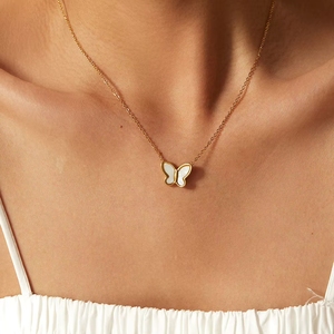 Collier rétro minimaliste français pour femmes en acier inoxydable, pendentif papillon en or 18 carats, nacre - Product Image 2