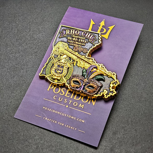 Pins Vintage Personalizados de Fraternidad con Escudo de Joyería Afroamericana en Esmalte Dorado y Morado, con Pedrería, para Alumni - Product Image 6