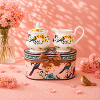 Ensemble de tasses à café en céramique rose avec assiettes, théière et cuillère, idéal pour les cadeaux d'affaires