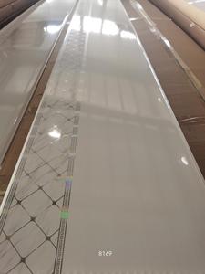 Plafón <span class=keywords><strong>de</strong></span> <span class=keywords><strong>PVC</strong></span> <span class=keywords><strong>de</strong></span> 300 mm <span class=keywords><strong>de</strong></span> ancho a $1.1 por <span class=keywords><strong>metro</strong></span> <span class=keywords><strong>cuadrado</strong></span>, diseño <span class=keywords><strong>de</strong></span> loseta <span class=keywords><strong>de</strong></span> <span class=keywords><strong>techo</strong></span> <span class=keywords><strong>de</strong></span> gran venta, <span class=keywords><strong>precio</strong></span> económico, suministro directo <span class=keywords><strong>de</strong></span> fábrica en China - Product Image 3