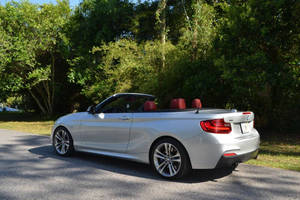 รถยนต์มือสองปี 2016 รุ่น 2 Series M235i AWD เปิดประทุน พวงมาลัยซ้าย เบาะหนัง ระบบเชื้อเพลิงเบนซิน/ไฟฟ้า ไฟหน้า LED ด้านหลัง กล้องมองหลัง - Product Image 4
