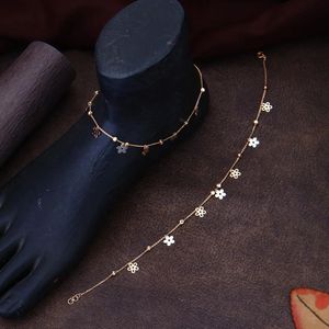 Chaîne de cheville élégante et délicate, bijou de pied tendance, accessoire cadeau raffiné - Product Image 1