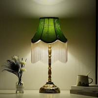 Lampe de table rétro française en métal avec pompon et commande intégrée, 220V, éclairage d'ambiance de luxe pour chambre et bureau