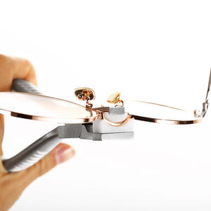 Pinces de réparation de lunettes Beam Clamps 147 mm en métal antidérapant pour ajustement de monture, fabriquées au Zhejiang - Product Image 1