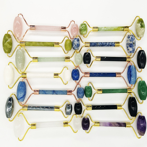 Rodillo Facial de Aventurina Verde Claro, Hermoso Rodillo de Jade para Masaje, Rodillo de Cuarzo Rosa - Product Image 1