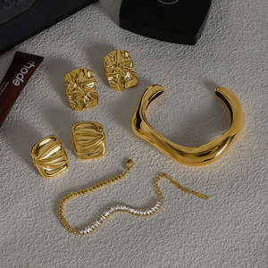 ชุดเครื่องประดับแฟชั่น สแตนเลสสตีล ดีไซน์เรขาคณิต ประดับด้วยหินไทเกอร์อาย สำหรับงานปาร์ตี้ สีทอง ประกอบด้วยต่างหู สร้อยข้อมือ และสร้อยคอ - Product Image 3