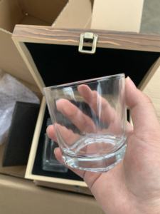 Juego de Regalo de Whisky Ecológico de 4 Piezas SKYJOY USA con Vaso de Whisky de Cristal y Piedra de Whisky - Regalo Promocional para Hombres - Product Image 3