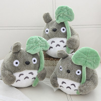 Poupée Totoro mignonne de style japonais populaire transfrontalier avec oreiller Totoro feuille de lotus, jouet en peluche, petit pendentif, vente en gros en stock