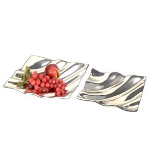 Bols carrés modernes en aluminium finition argentée, écologiques et haut de gamme, pour la décoration de table et le service de fruits et salades - Product Image 1