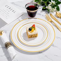 Ensemble de vaisselle jetable en plastique blanc et or, 700 pièces, très résistant, comprenant 200 assiettes, 100 serviettes avec couverts, 100 gobelets