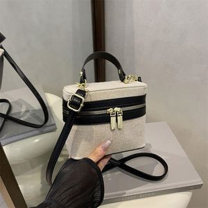 Customized PU Leather Bucket Bag Stylish Crossbody Hand & Woven Drawstring Handbags Fashionable Portable Feature - Product Image 3