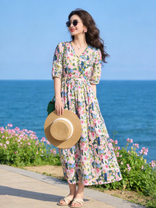 Robe mi-longue ample et élégante pour femme, coupe amincissante, imprimé floral vintage, en fibre de viscose, manches trois-quarts, collection été 2026 - Product Image 1