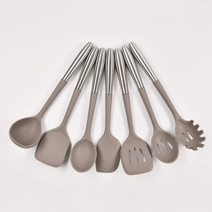 Ensemble d'ustensiles de cuisine en silicone 7 pièces, outils de cuisson antiadhésifs avec manches en bois, compatibles lave-vaisselle, qualité alimentaire - Product Image 3