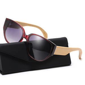 Nouvelles Lunettes de Soleil Femme 2025 Style Œil de Chat Monture PC Noire Protection UV400 Tendance Grande Monture Protection Solaire Style Voyage - Product Image 4