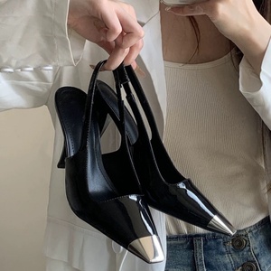 Sandalias de tacón alto tipo stiletto con punta abierta y cuadrada para mujer, zapatos cómodos para boda, con correa en el tobillo, diseño elegante en negro. - Product Image 6