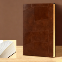 Carnet A5 personnalisé avec logo, lignes horizontales géométriques, couverture en similicuir, bordure dorée, coffret cadeau d'affaires haut de gamme, idéal pour l'export.