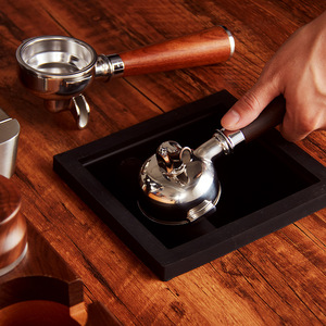 Portafiltro de Espresso de 58 mm Compatible con Cafeteras E61, con Boquilla, 2 Orejas, Cabezal de Acero Inoxidable, Cesta de Filtro y Mango de Madera - Product Image 4