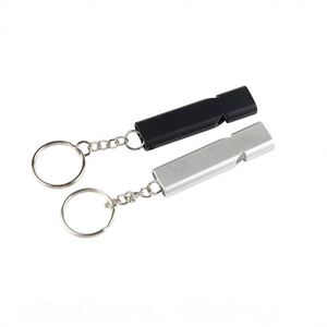 Silbato de alarma de aleación metálica con logotipo personalizado al por mayor, llavero de autodefensa, silbato de seguridad antilobo para emergencias al aire libre - Product Image 4