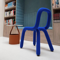 Tabouret de coiffeuse minimaliste moderne / chaise de salle à manger en fibre de verre de forme irrégulière, adapté à la chambre à coucher, à la coiffeuse et à la salle à manger.