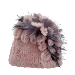 Chapeau d'hiver pour femme en vraie <span class=keywords><strong>fourrure</strong></span> de lapin Rex, design floral latéral tendance, ultra doux et chaud pour les activités extérieures par temps extrêmement froid - Product Image 5