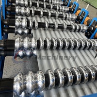 Máquina de Conformado de Láminas Corrugadas de Acero Galvanizado para Techos Ondulados, con Estructura de Soporte Industrial Resistente y Accionamiento por Caja de Engranajes