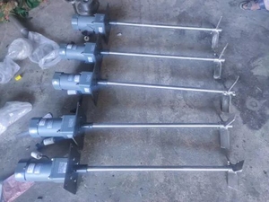 Agitador Motorizado de Alta Resistencia con Eje Largo e Impulsor de Doble Aspa para Agitación de Tanques y Tambores Industriales - Product Image 3