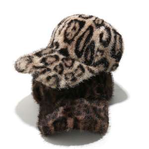 قبعة جديدة للخريف والشتاء دافئة مقاومة للرياح ، قبعة فرو صناعي منفوشة مطبوعة بنمط نقاط للحيوانات البرية من الصوف القطيفة - Product Image 2