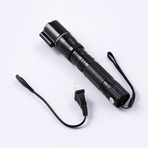 Lampe torche LED rechargeable en alliage d'aluminium avec charge USB et prise américaine pour utilisation en cas d'urgence - Product Image 2
