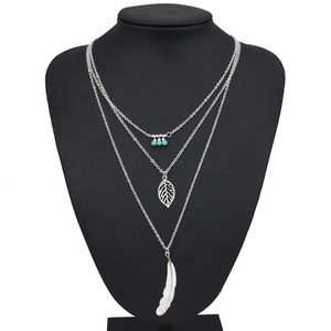 Collar Retro Chapado en Oro con Colgante <span class=keywords><strong>de</strong></span> Moneda y Pluma en Capas con Cuentas <span class=keywords><strong>de</strong></span> Turquesa <span class=keywords><strong>de</strong></span> Aleación <span class=keywords><strong>de</strong></span> <span class=keywords><strong>Zinc</strong></span> <span class=keywords><strong>para</strong></span> Mujer, Regalo <span class=keywords><strong>para</strong></span> Fiesta, Hipoalergénico - Product Image 4