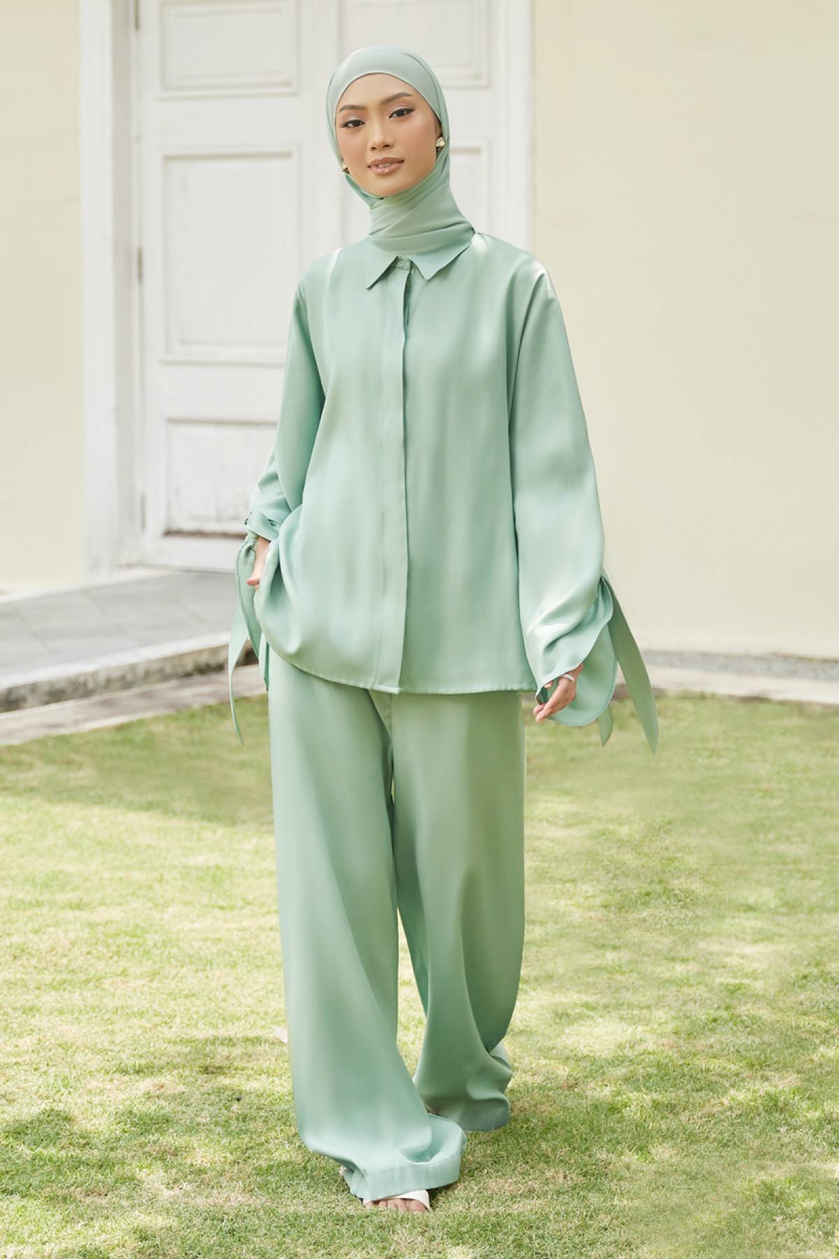 มีสีเขียวขุ่น