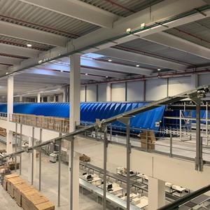 Sistema di Smistamento Automatizzato Truelisort con Nastro Trasportatore Incrociato per Distribuzione Efficiente degli Ordini - Product Image 3