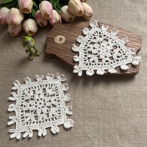 Sousplats de Crochê Artesanais em Triângulo, Porta-Copos Quadrados de Fio de Algodão, Toalhas de Mesa Vintage em Renda de Algodão - Product Image 5