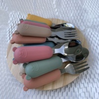 Ensemble cuillère d'apprentissage en silicone de qualité alimentaire et fourchette en acier inoxydable pour bébé, vaisselle pour enfants pour l'alimentation et l'apprentissage