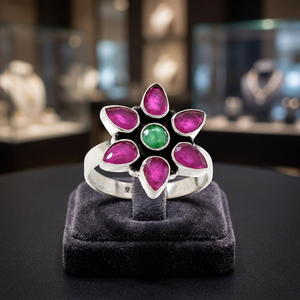Anillo de Fiesta Hecho a Mano con Incrustaciones de Plata de Ley 925, con Rubí en Corte Pera y Redondo y Esmeralda - Product Image 3